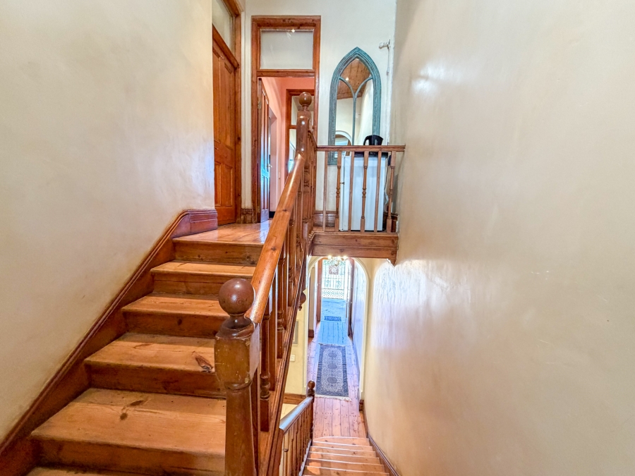 6 Bedroom Property for Sale in Green Point Western Cape